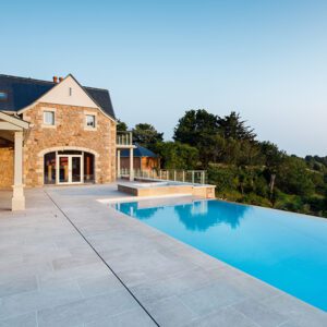 Plytki wapienne kamienne bezowe rustykalne postarzane antypoślizgowe antykowane Limestone kalksteinfliese naturstein antik naturstein vápencovádlažba Hurtownia Kamienia Mia Urbo Stone Hackney Piaskowany