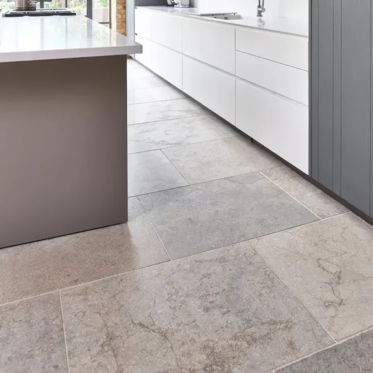 Parkiet kamienny w jodelke Płytki wapienne szare matowe Limestone kalksteinfliese naturstein antik naturstein vápencovádlažba Hurtownia Kamienia Mia Urbo Stone Goethe