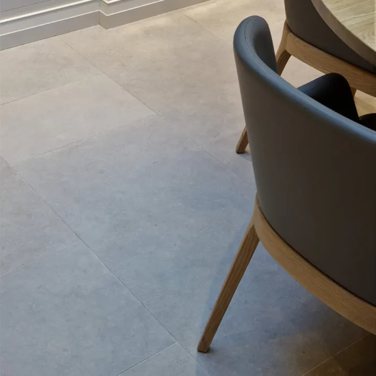 Plytki wapienne kamienne bezowe rustykalne postarzane antypoślizgowe antykowane Limestone kalksteinfliese naturstein antik naturstein vápencovádlažba Hurtownia Kamienia Mia Urbo Stone Hackney Piaskowany