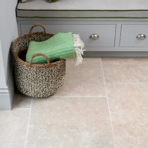 Płytki wapienne kamienne beżowe postarzane rystykalne antykowane Limestone kalksteinfliese naturstein antik naturstein vápencovádlažba Hurtownia Kamienia Mia Urbo Stone Hackney Szczotkowany