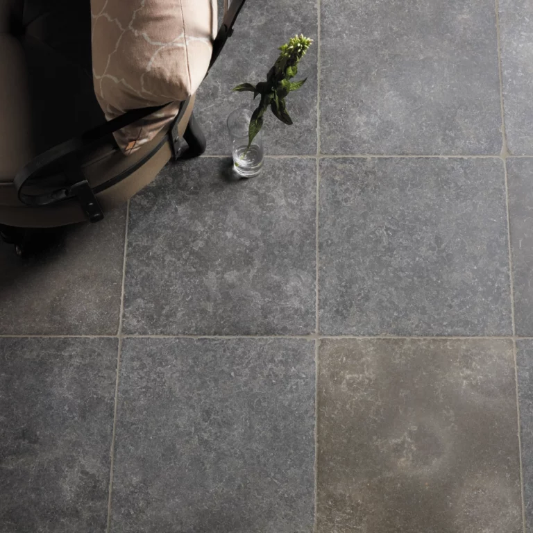 Wapien-szaro-brazowe-Plytki-wapienne-Wear-rustykalne-antykowane-postarzane-bebnowane-hurtownia-kamienia-Mia-Urbo-Limestone-tiles-Kalkstein-Fliesen-vapencove-dlazby-Kalkakmen