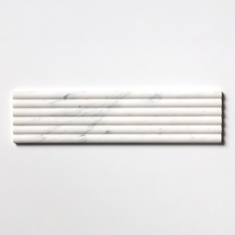 Ryflowana płytka marmurowa 3D Calacatta GOLD Salvatori ryflowana do łazienki karbowana fluted marble tile Wave biały marmur marmorfliesen 45x90cm #LuksusoweWnętrza #RyflowanePłytki3D marmorfliesen Mramorové dlaždice Marmora Flīzes Marmurinės plytelės