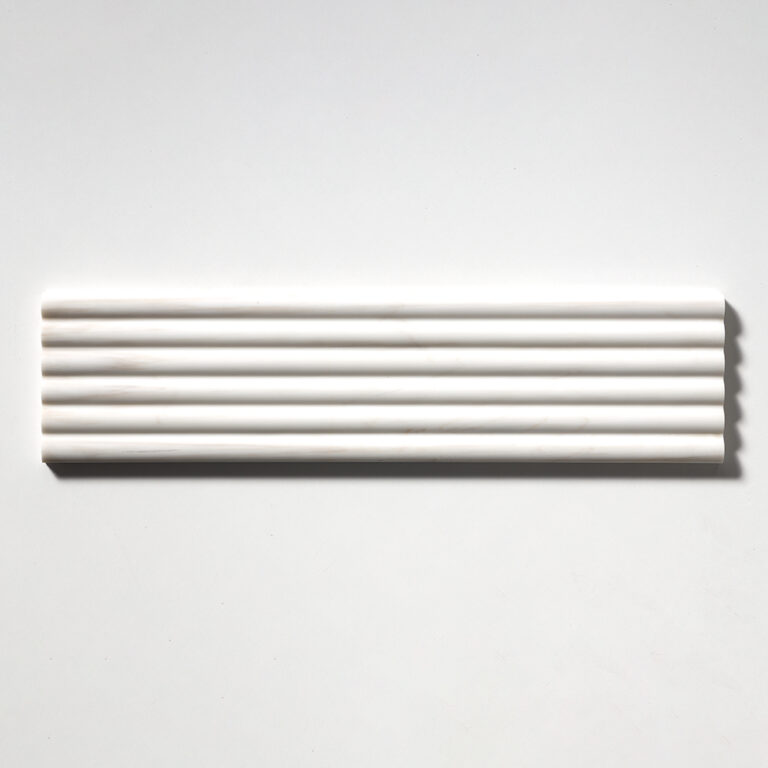 Ryflowana płytka marmurowa 3D BLANC Salvatori ryflowana karbowana fluted marble tile Wave biały marmur marmorfliesen 45x90cm #LuksusoweWnętrza #RyflowanePłytki3D marmorfliesen Mramorové dlaždice Marmora Flīzes Marmurinės plytelės