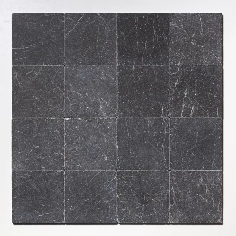 Royal Black - delikatnie antykowana czarna plytka marmurowa 2 tumbled marble tiles antik marmor steinfliesen