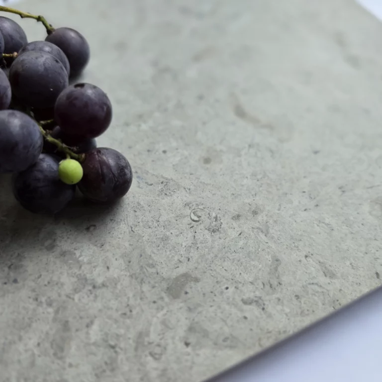 Wapień - Płytki kamienne szare wapienne matowe elewacyjne na ścianę podłogę kamień tarasowy na zewnątrz do kuchni łazienki salonu holu restauracji hotelu Limestone kalksteinfliese naturstein vápencovádlažba Nordisk Storm Mia Urbo Stone Hurtownia Kamienia Warszawa Lódź Gdańsk Kraków Wrocław Katowice Szczecin Poznań