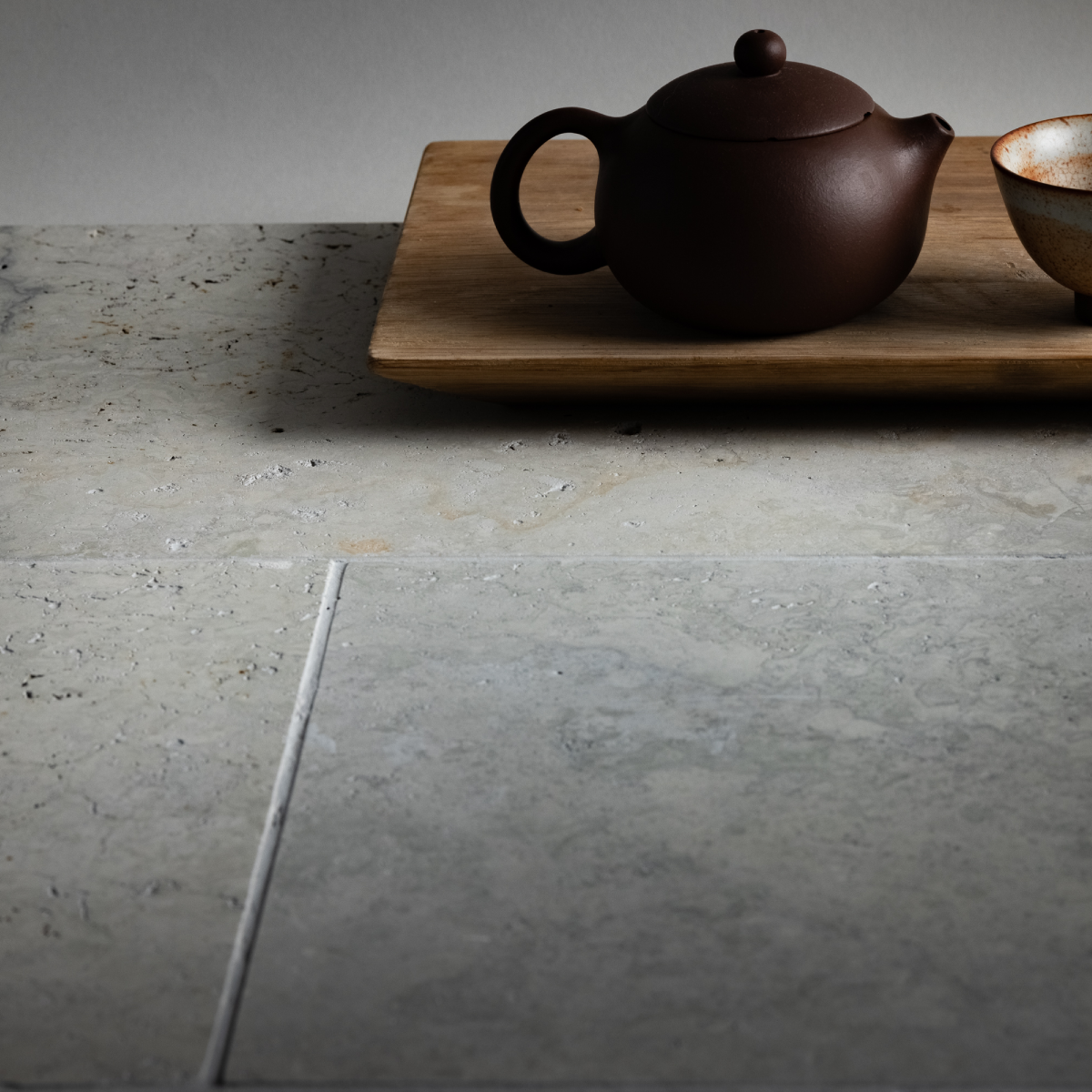 Wapień - Płytki kamienne szare wapienne matowe elewacyjne na ścianę podłogę kamień tarasowy na zewnątrz do kuchni łazienki salonu holu restauracji hotelu Limestone kalksteinfliese naturstein vápencovádlažba Ödimma Mia Urbo Stone Hurtownia Kamienia Warszawa Lódź Gdańsk Kraków Wrocław Katowice Szczecin Poznań