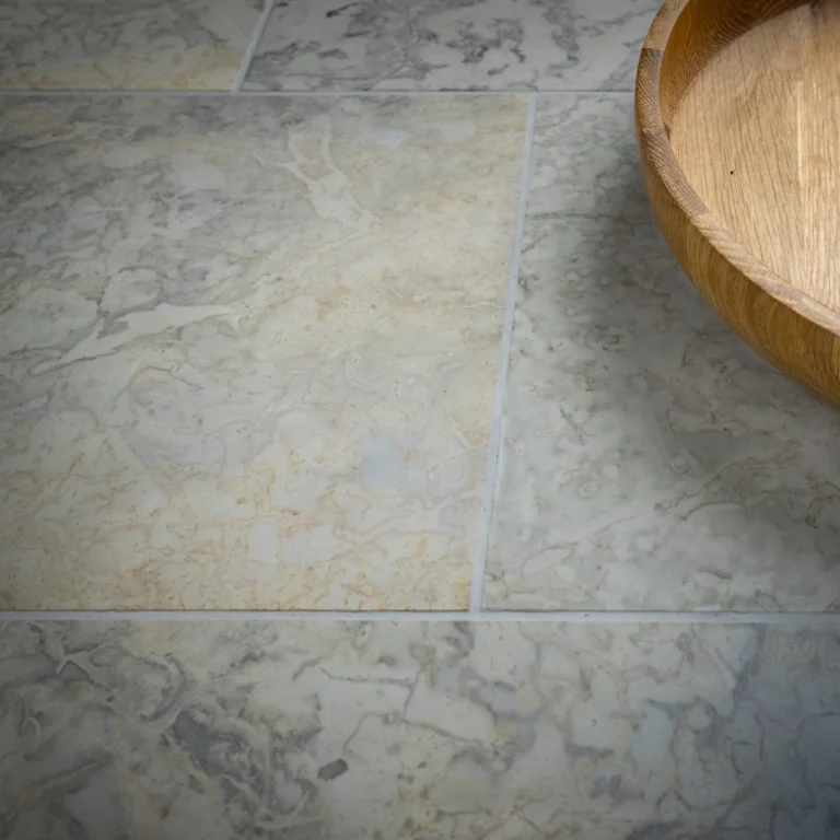 Wapień - Płytki kamienne szare wapienne matowe elewacyjne na ścianę podłogę kamień tarasowy na zewnątrz do kuchni łazienki salonu holu restauracji hotelu Limestone kalksteinfliese naturstein vápencovádlažba Ölandskalk Mix Mia Urbo Stone Hurtownia Kamienia Warszawa Lódź Gdańsk Kraków Wrocław Katowice Szczecin Poznań