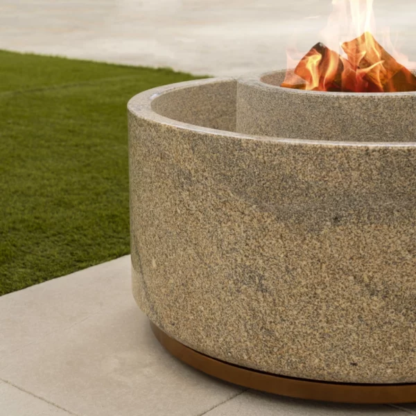 Mia-Urbo-Stone-kamienne-palenisko-ogrod-taras-ognisko-akmeninis-zidinys-камяне-вогнище-каменный-очаг-Steinherd-kamenne-ohniste