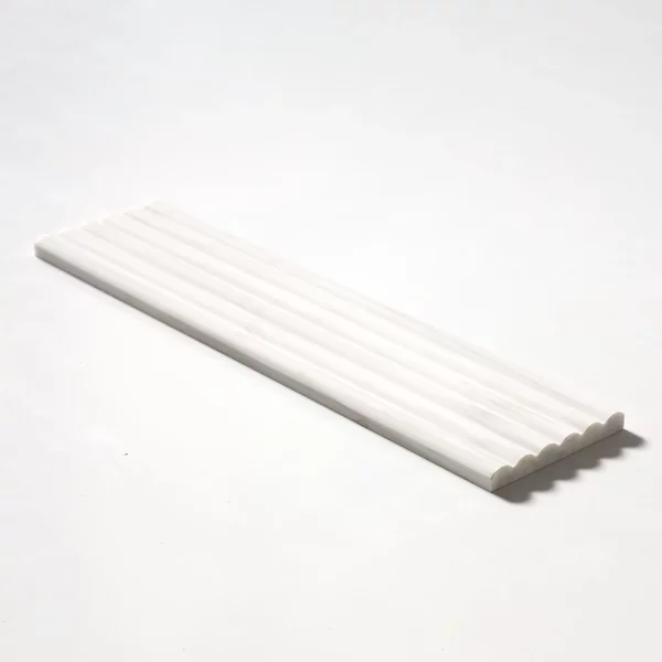 Ryflowana płytka marmurowa 3D BLANC Salvatori ryflowana karbowana fluted marble tile Wave biały marmur marmorfliesen 45x90cm #LuksusoweWnętrza #RyflowanePłytki3D marmorfliesen Mramorové dlaždice Marmora Flīzes Marmurinės plytelės