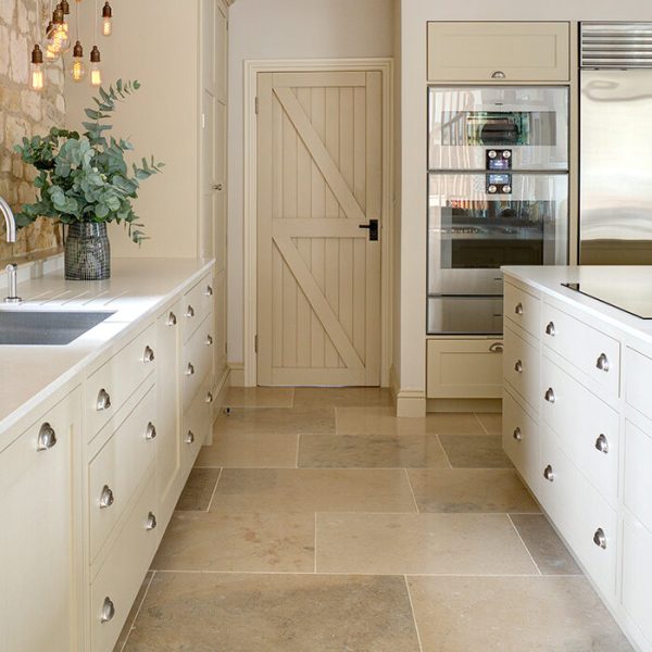 Mia Urbo Stone - Dudley antykowana - podloga kamienna plytka wapienna - Kalkstein fliesen – limestone tumbled