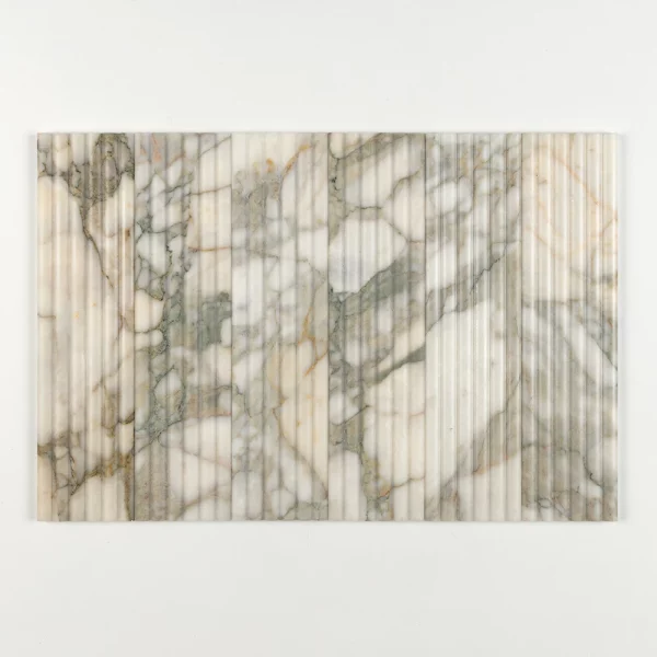 Ryflowane płytki marmurowe 3D Calacatta GREEN Salvatori do łazienki karbowane fluted marble tile Wave zielony marmur marmorfliesen 45x90cm #LuksusoweWnętrza #RyflowanePłytki3D marmorfliesen Mramorové dlaždice Marmora Flīzes Marmurinės plytelės