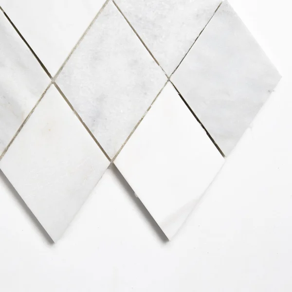 Mozaika-marmurowa-Froted-Pearl-Mia-Urbo-Stone-geometryczna-jasna-szara-do-wnetrz-premium-klasycznych-glamour-classic-luxury-Marble-mosaic-Warsaw-romb