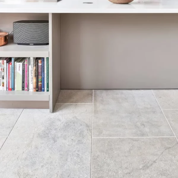 Parkiet kamienny w jodelke Płytki wapienne szare matowe Limestone kalksteinfliese naturstein antik naturstein vápencovádlažba Hurtownia Kamienia Mia Urbo Stone Goethe