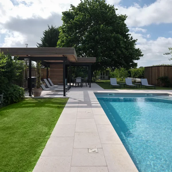 Plytki wapienne kamienne bezowe rustykalne postarzane antypoślizgowe antykowane Limestone kalksteinfliese naturstein antik naturstein vápencovádlažba Hurtownia Kamienia Mia Urbo Stone Hackney Piaskowany