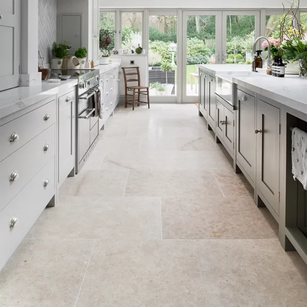 Plytki wapienne kamienne beżowe postarzane rystykalne antykowane Limestone kalksteinfliese naturstein antik naturstein vápencovádlažba Hurtownia Kamienia Mia Urbo Stone Hackney Szczotkowany