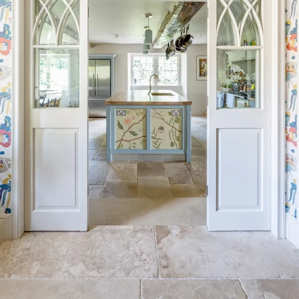 Plytka wapienna kamienna rustykalna francuski wapien z Burgundii Limestone kalksteinfliese naturstein antik naturstein vápencovádlažba Hurtownia Kamienia Mia Urbo Stone Fontenay