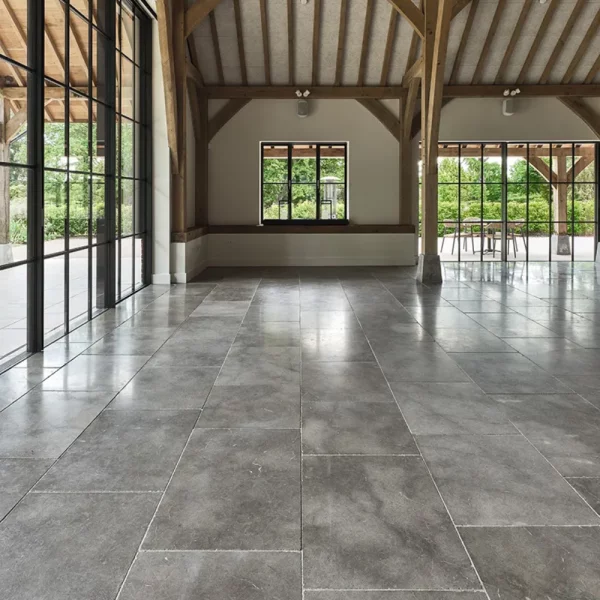 Płytki wapienne marmurowe szare matowe rustykalne postarzane antykowane Limestone kalksteinfliese naturstein antik naturstein vápencovádlažba Hurtownia Kamienia Schody Parapety Blaty Kamienne Mia Urbo Stone Arun