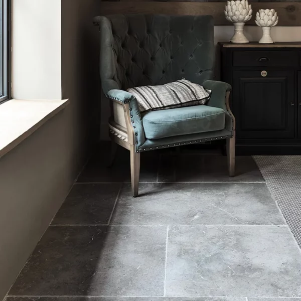 Płytki wapienne marmurowe szare matowe rustykalne postarzane antykowane Limestone kalksteinfliese naturstein antik naturstein vápencovádlažba Hurtownia Kamienia Schody Parapety Blaty Kamienne Mia Urbo Stone Arun