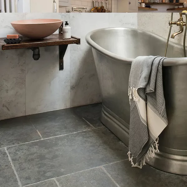 Rustykalne Płytki kamienne ciemnoszare szare wapienne matowe postarzane antykowane na zewnatrz na taras do ogrodu Limestone kalksteinfliese naturstein antik naturstein vápencovádlažba EMMET