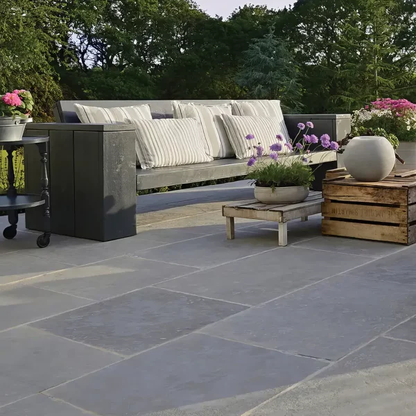 Rustykalne Płytki kamienne ciemnoszare szare wapienne matowe postarzane antykowane na zewnatrz na taras do ogrodu Limestone kalksteinfliese naturstein antik naturstein vápencovádlažba EMMET