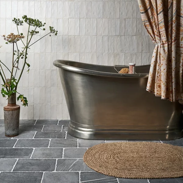 Ciemne niebieskie rustykalne płytki do wnętrz klasycznych, LOFT, Japandi, Boho, Nowoczesnych, eleganckich do kuchni, łazienki, salonu, na schody, na parapety, na kominki, na zewnątrz, na elewacje. Kamień od producenta, Hurtownia Kamienia, #wapień #trawertyn #Kalksteinfliesen #Antik #KalkakmenioPlytelės #VápencovéDlaždice #KaļķakmensFlīzes #PaekiviPlaadid #retro #vintage #antyk #zabytek #limestone