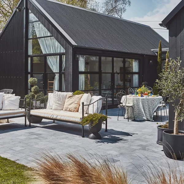 Ciemne niebieskie rustykalne płytki do wnętrz klasycznych, LOFT, Japandi, Boho, Nowoczesnych, eleganckich do kuchni, łazienki, salonu, na schody, na parapety, na kominki, na zewnątrz, na elewacje. Kamień od producenta, Hurtownia Kamienia, #wapień #trawertyn #Kalksteinfliesen #Antik #KalkakmenioPlytelės #VápencovéDlaždice #KaļķakmensFlīzes #PaekiviPlaadid #retro #vintage #antyk #zabytek #limestone