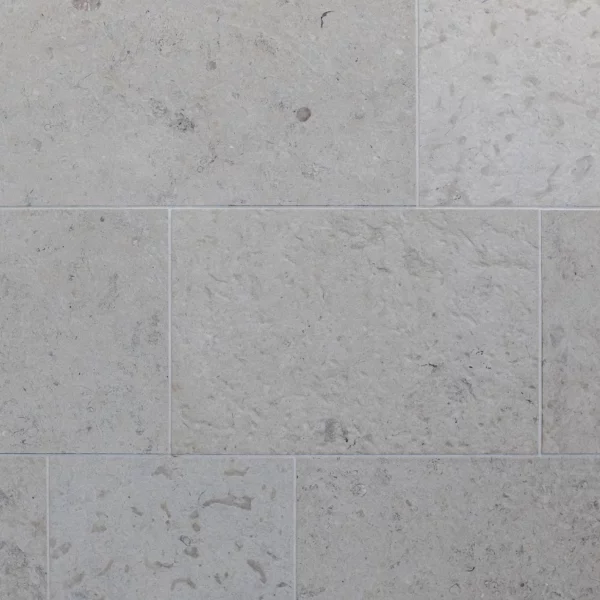 Wapień - Płytki kamienne szare wapienne matowe postarzane antykowane klasyczne vintage tarasowe na zewnątrz rustykalne do kuchni łazienki salonu holu restauracji hotelu Limestone kalksteinfliese naturstein antik naturstein vápencovádlažba Nordisk Storm Raw Antique Mia Urbo Stone Hurtownia Kamienia Warszawa Lodz Gdansk Krakow Wrocław Katowice Szczecin